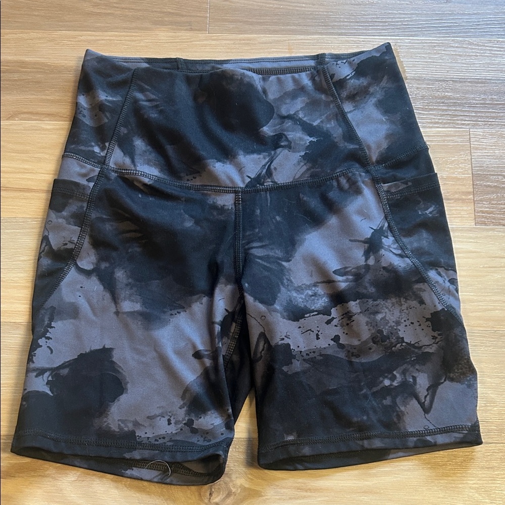 All in Motion Black & Gray Abstract Bike Shorts